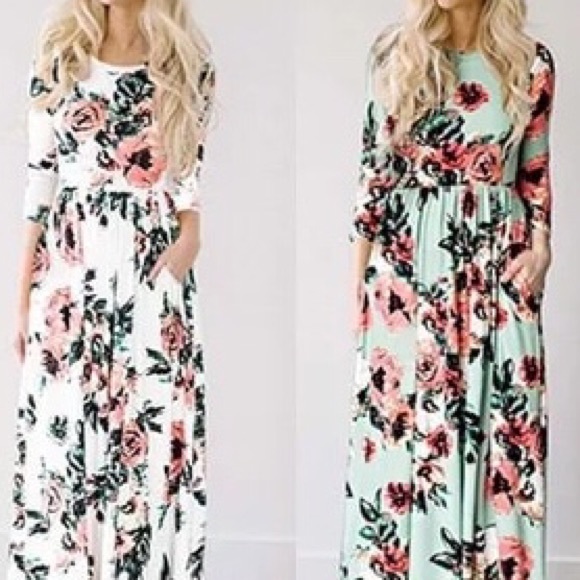 Médium Sized Maxi Floor Length Floral Dress - Picture 2 of 2